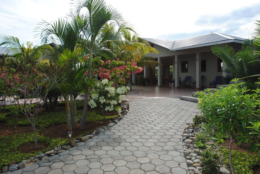 Soma Surf Resort Tola Buitenkant foto