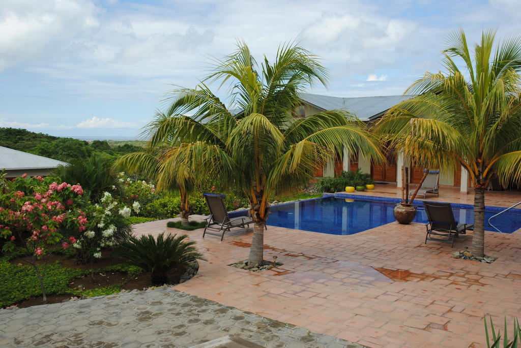 Soma Surf Resort Tola Buitenkant foto