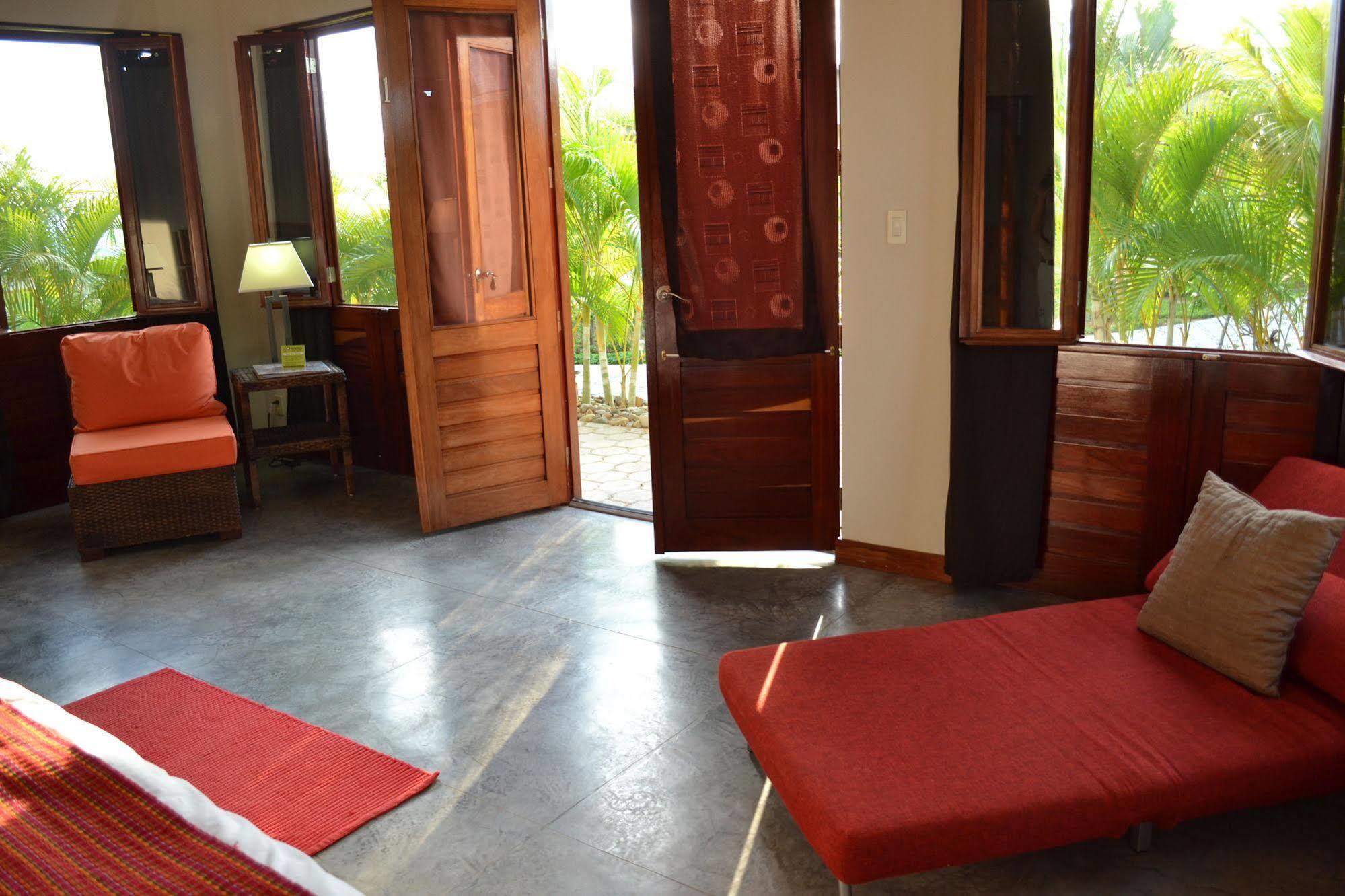 Soma Surf Resort Tola Buitenkant foto