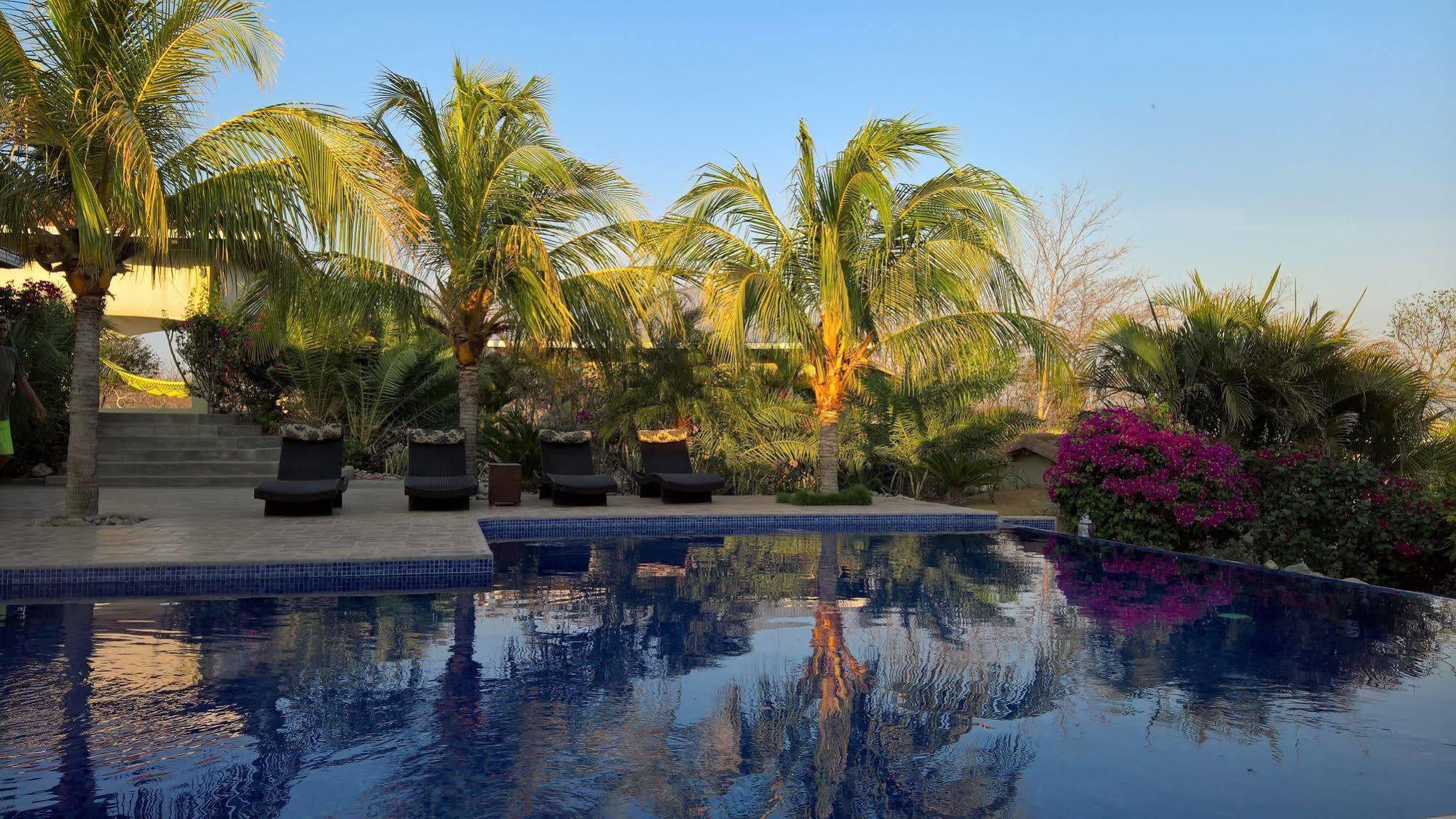 Soma Surf Resort Tola Buitenkant foto