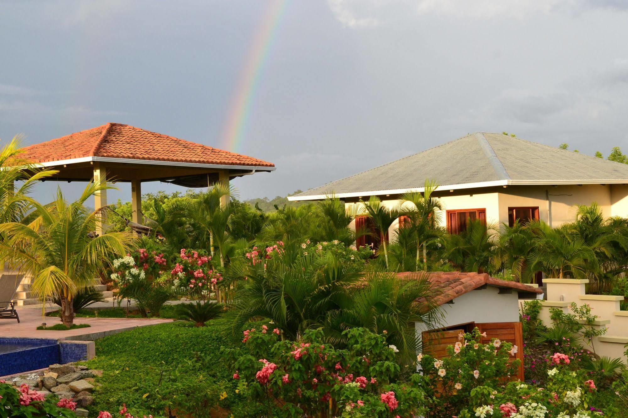 Soma Surf Resort Tola Buitenkant foto